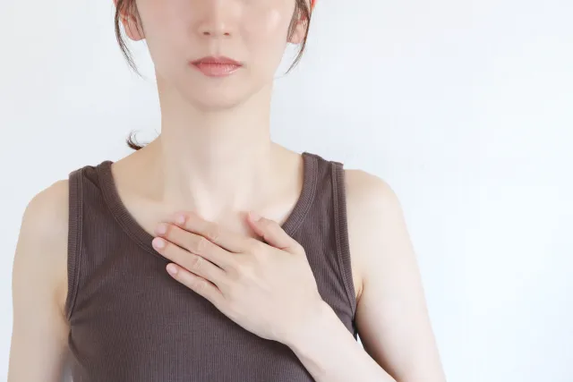 うつ病やパニック障害の身体症状としての動悸を表現したイラスト