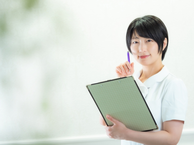 産業医と産業保健師の役割の違いを比較した図