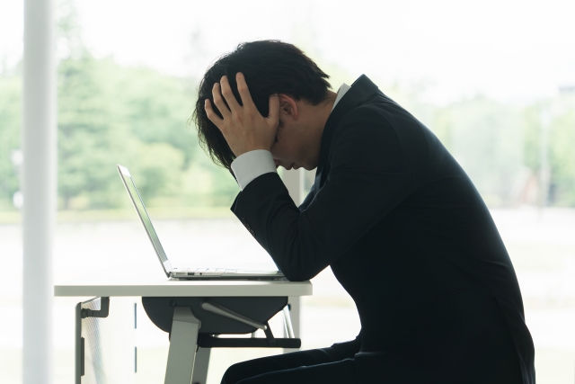 うつ病や不安障害に悩み退職代行を利用する社員の心理状態を分析する精神科医