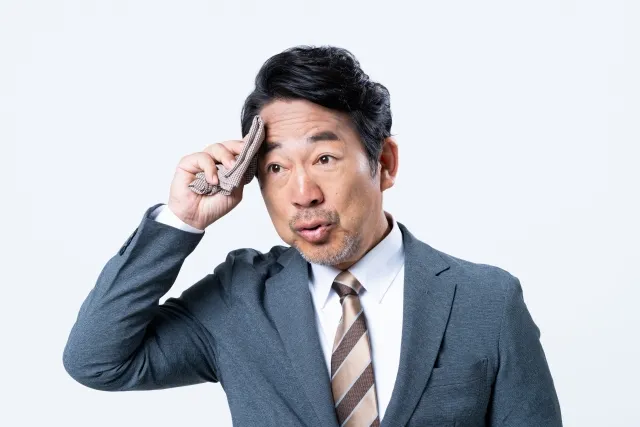 男性更年期障害の症状を解説する記事のアイキャッチ画像