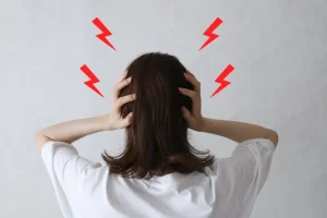 疲れやストレスが脳に与える影響のイメージ